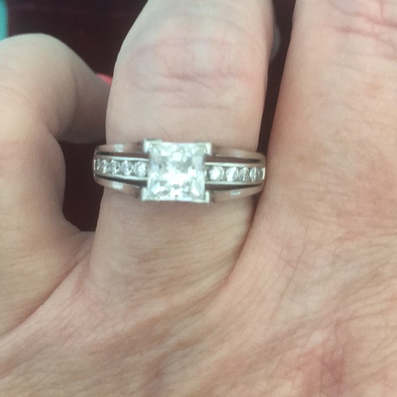 Sterling silver cubic zirconia ring size 8.5 - Picture 5 of 8